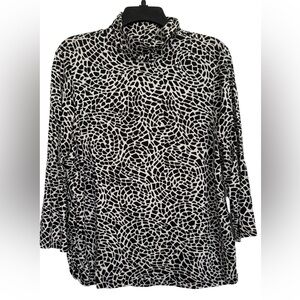 Chico’s Women's Sz 2(L) Black & White Patterned Turtleneck Top 3/4 Sleeve